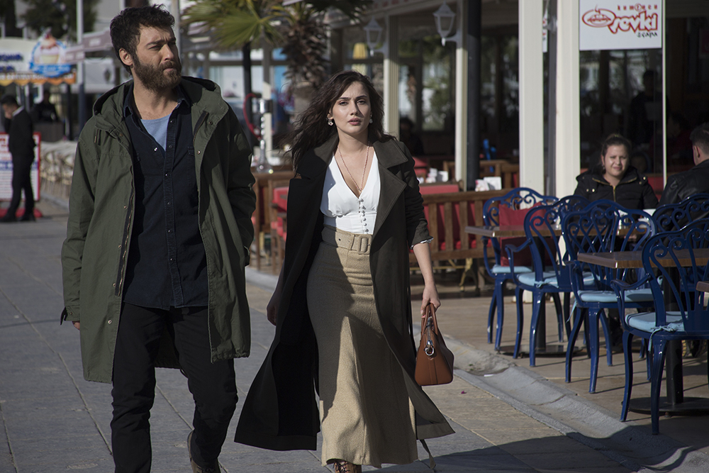 Seçkin Özdemir and Sevda Erginci in Sevgili Geçmis (2019)