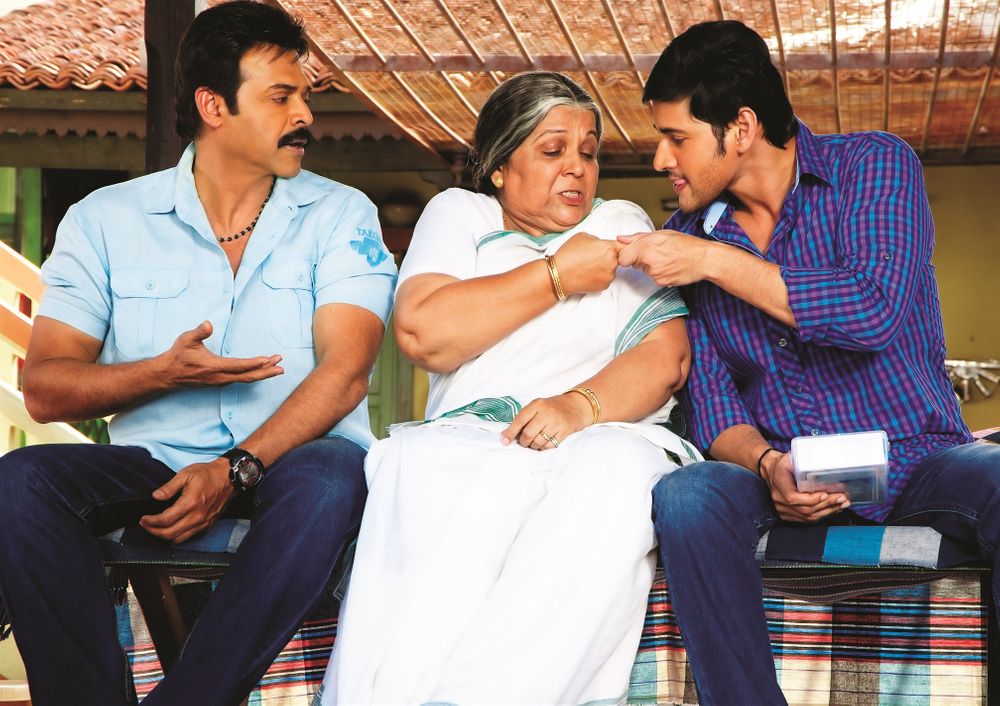 Rohini Hattangadi, Venkatesh Daggubati, and Mahesh Babu in Seethamma Vaakitlo Sirimalle Chettu (2013)