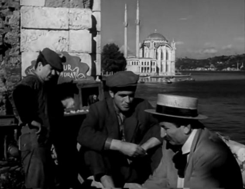 Fikret Hakan, Semih Sezerli, and Salih Tozan in Three Friends (1958)