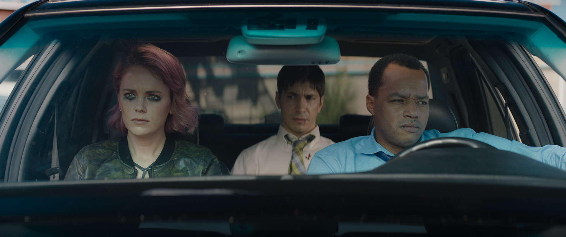 Donald Faison, Justin Long, and Katia Winter in The Wave (2019)