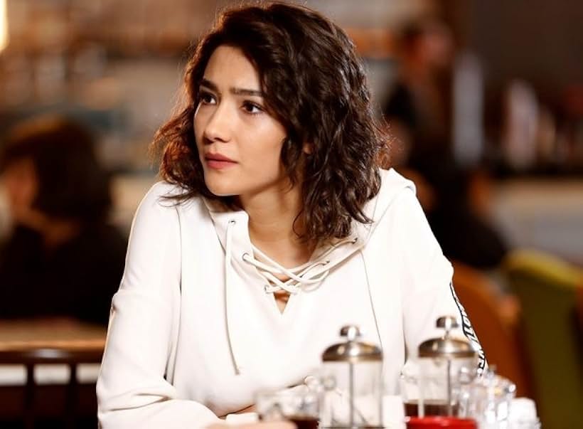 Aybüke Pusat in Falcon Crest (2018)