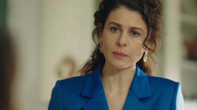 Ebru Özkan in Falcon Crest (2018)