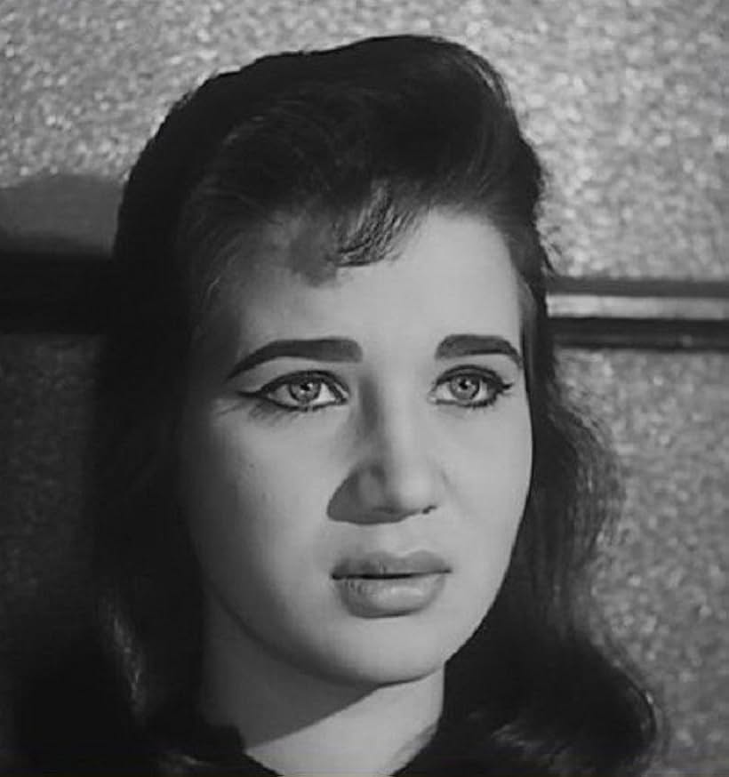 Zubida Tharwat in Fi Baytena Ragul (1961)