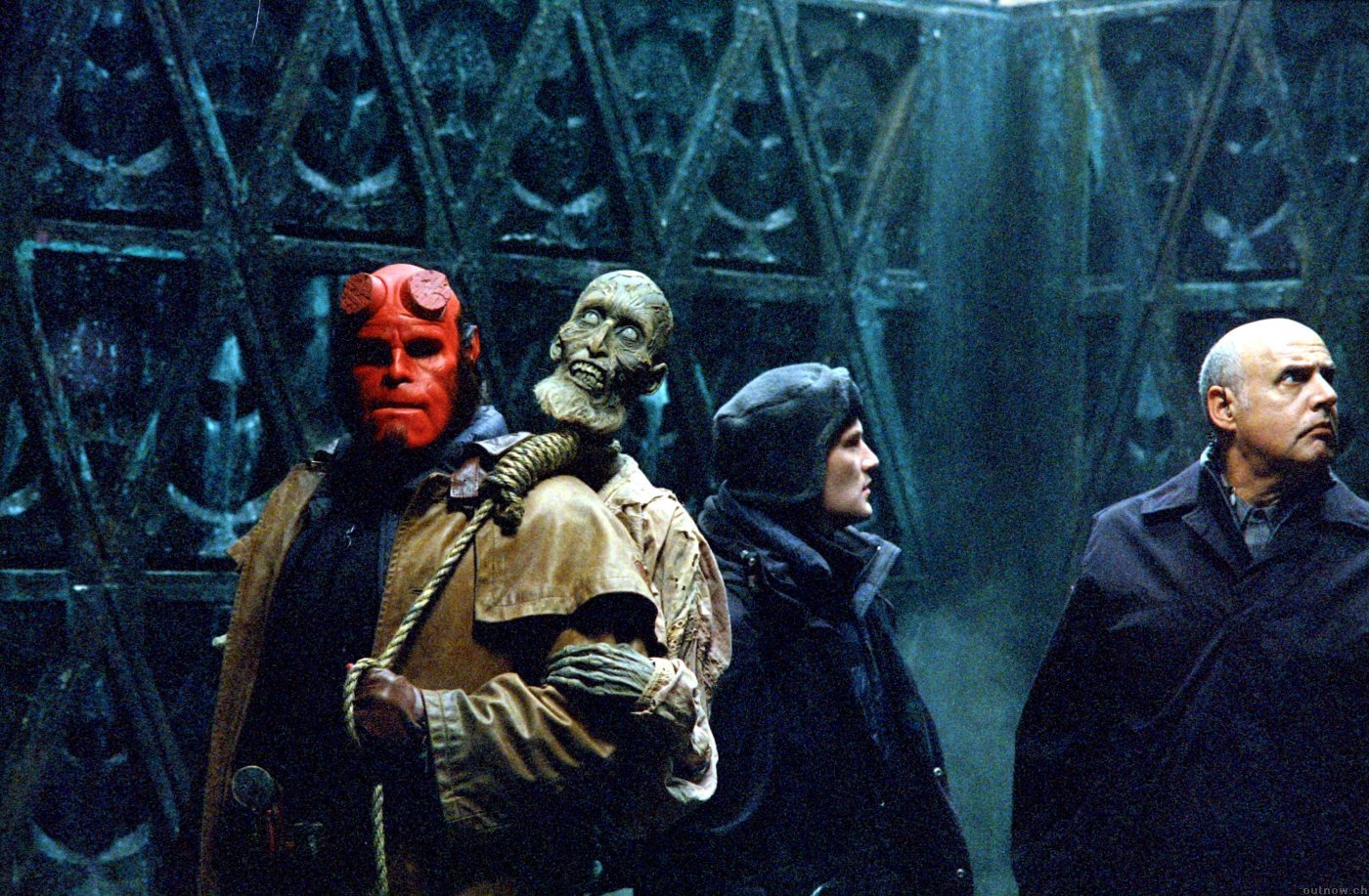 Ron Perlman, Jeffrey Tambor, and Brian Caspe in Hellboy (2004)