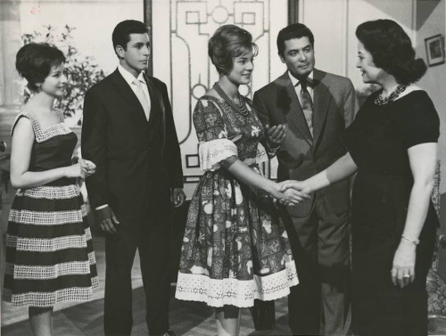 Faten Hamamah, Nadia Lutfi, and Shukri Sarhan in La tutfi el shams (1961)