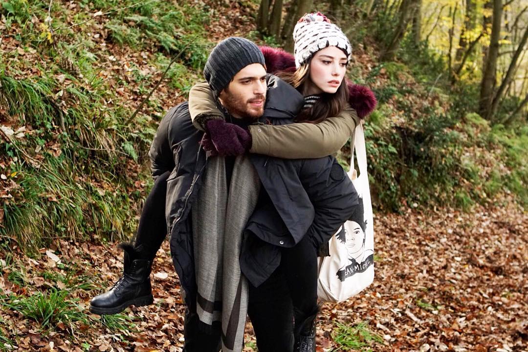 Özge Gürel and Can Yaman in Full Moon (2017)