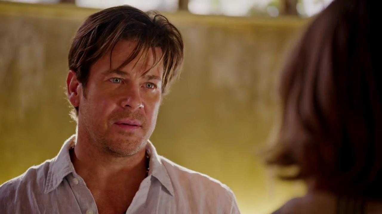 Christian Kane in Almost Paradise (2020)