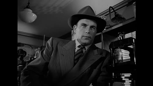 This film-noir piece, told in semi-documentary style, follows police on the hunt for a resourceful criminal who shoots and kills a cop.