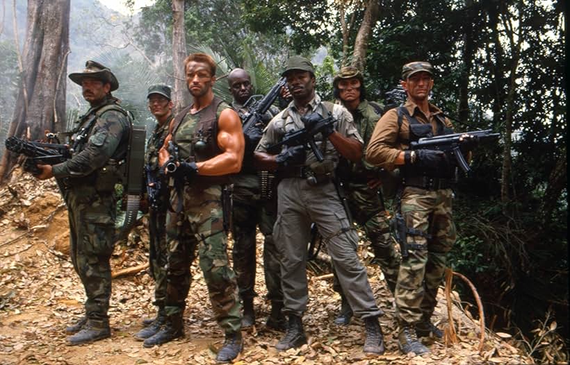 Arnold Schwarzenegger, Shane Black, Jesse Ventura, Carl Weathers, Bill Duke, Richard Chaves, and Sonny Landham in Predator (1987)