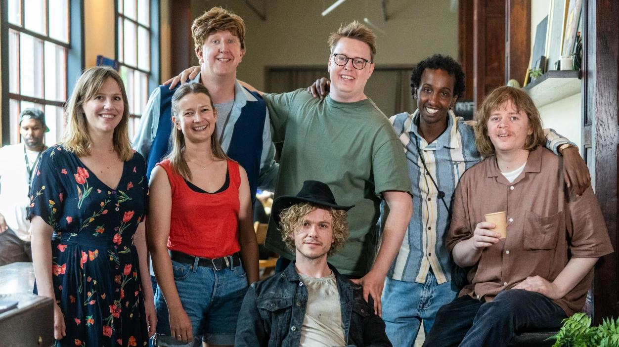 Frida Homlung, Peter Førde, Magnus Devold, Martin Marki, Mette Alstad, Henrik Fladseth, and Jonis Josef in Føkkings Fladseth (2023)