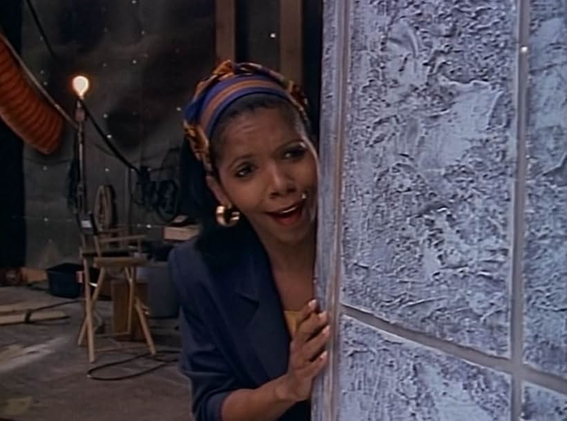 Penny Johnson Jerald in Out of the Loop (1992)