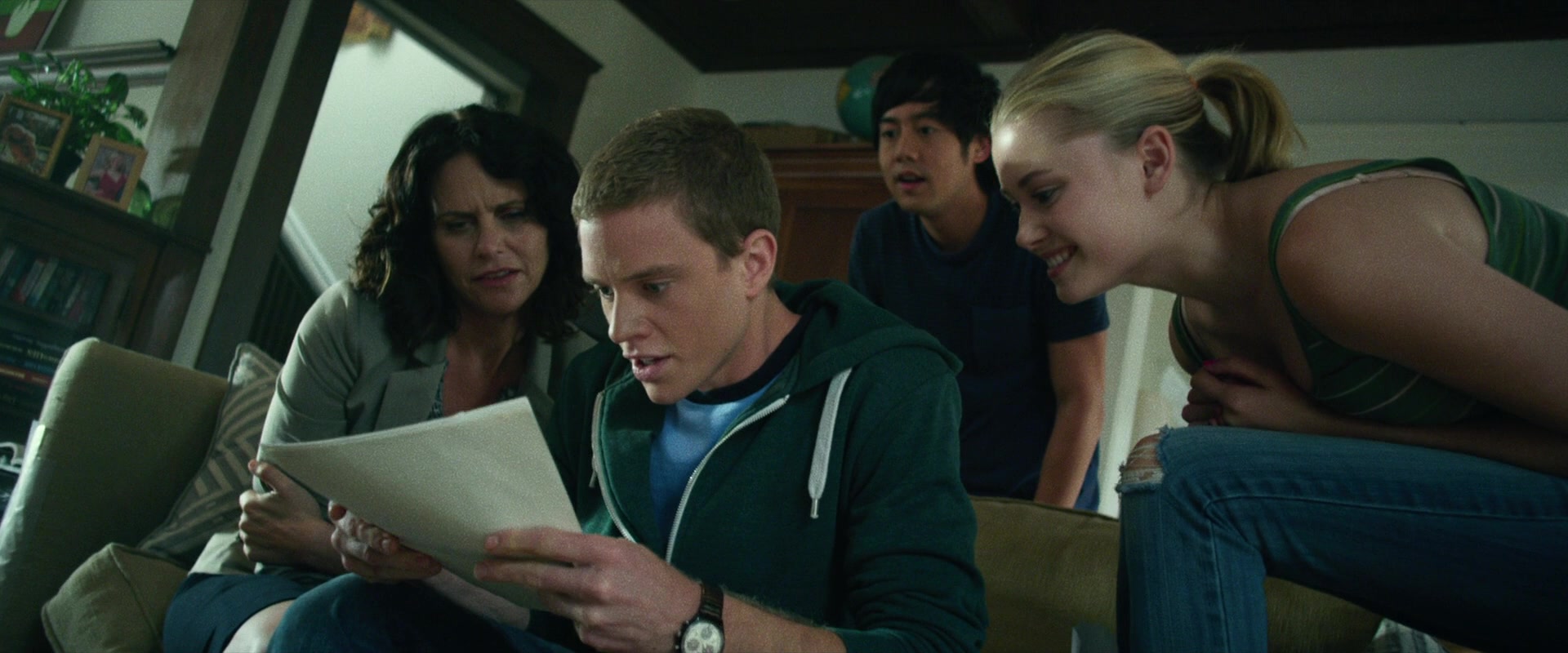 Amy Landecker, Allen Evangelista, Jonny Weston, and Virginia Gardner in Project Almanac (2015)