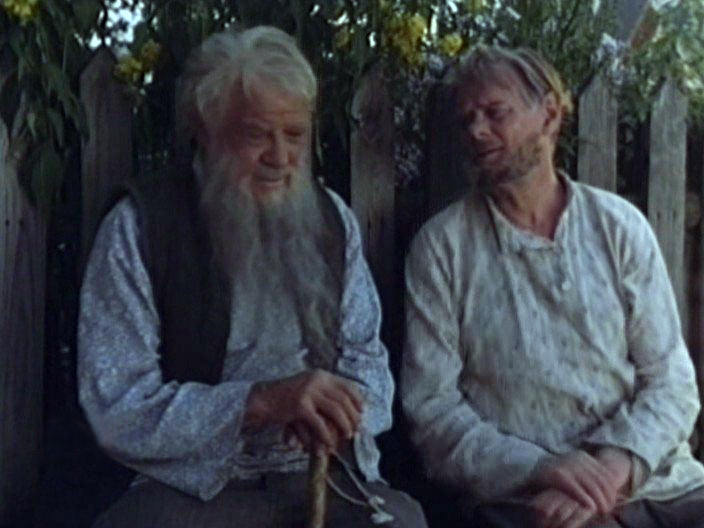 Vladimir Andreyev and Mikhail Gluzskiy in Na polputi v Parizh (2001)