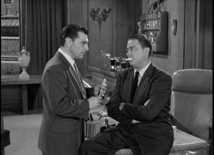 Anthony Caruso and Richard Reeves in City of Shadows (1955)