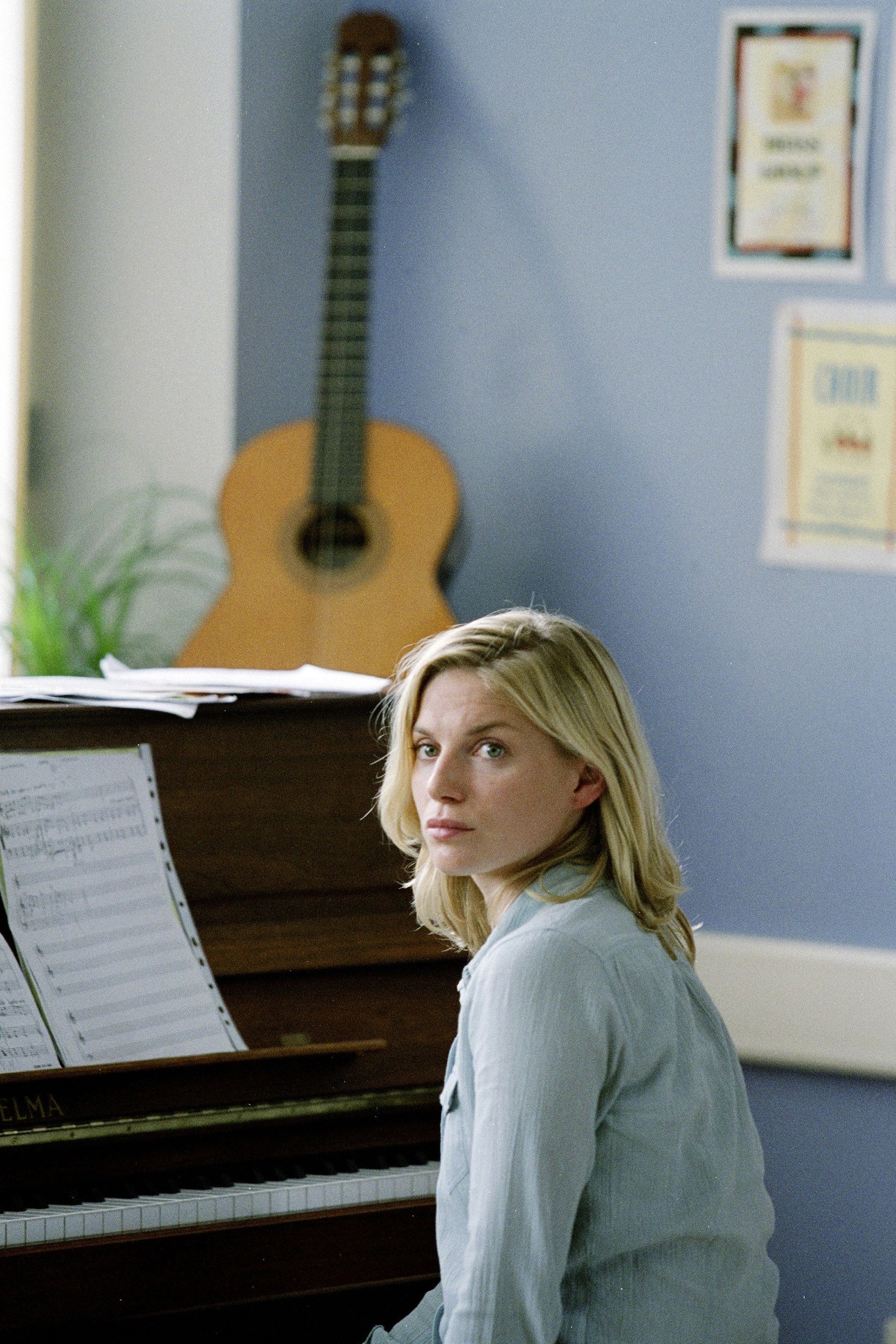 Eva Birthistle in A Fond Kiss (2004)