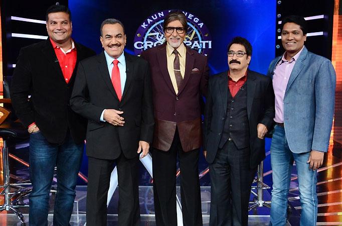 Amitabh Bachchan, Shivaji Satam, Aditya Srivastav, Narendra Gupta, and Dayanand Shetty in Kaun Banega Crorepati? (2000)