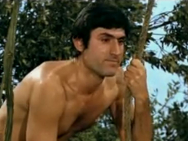 Lando Buzzanca in No One Will Notice You're Naked (1971)