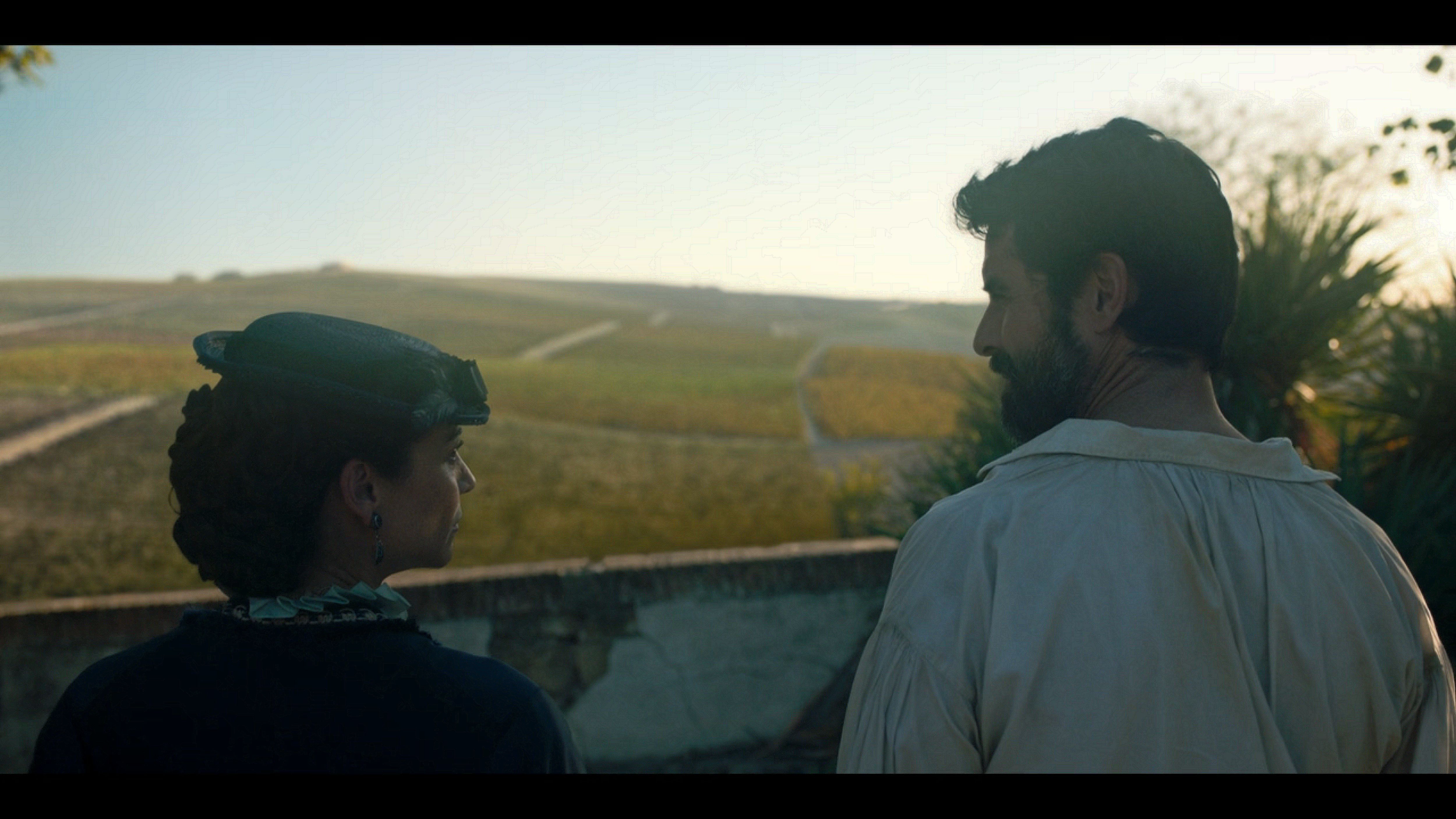 Rafael Novoa and Leonor Watling in The Vineyard (2021)