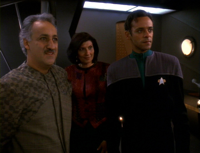 Brian George, Alexander Siddig, and Fadwa El Guindi in Star Trek: Deep Space Nine (1993)