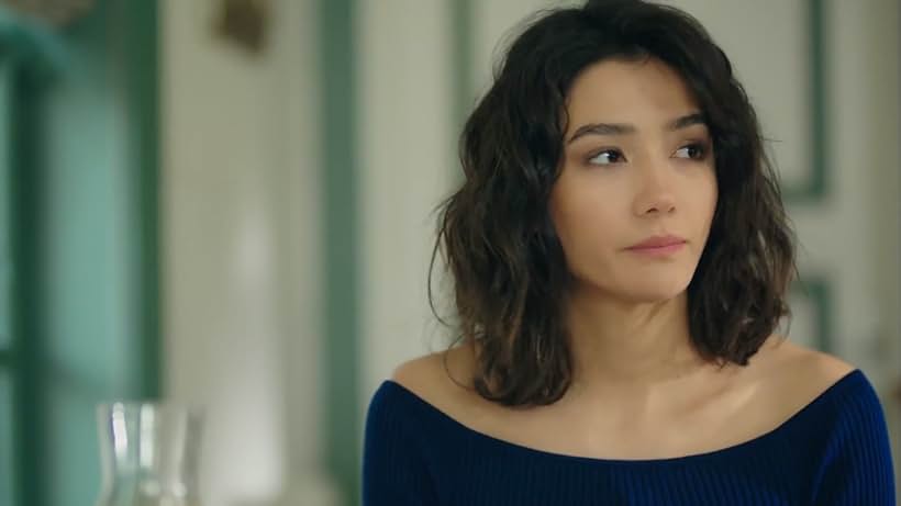 Aybüke Pusat in Falcon Crest (2018)