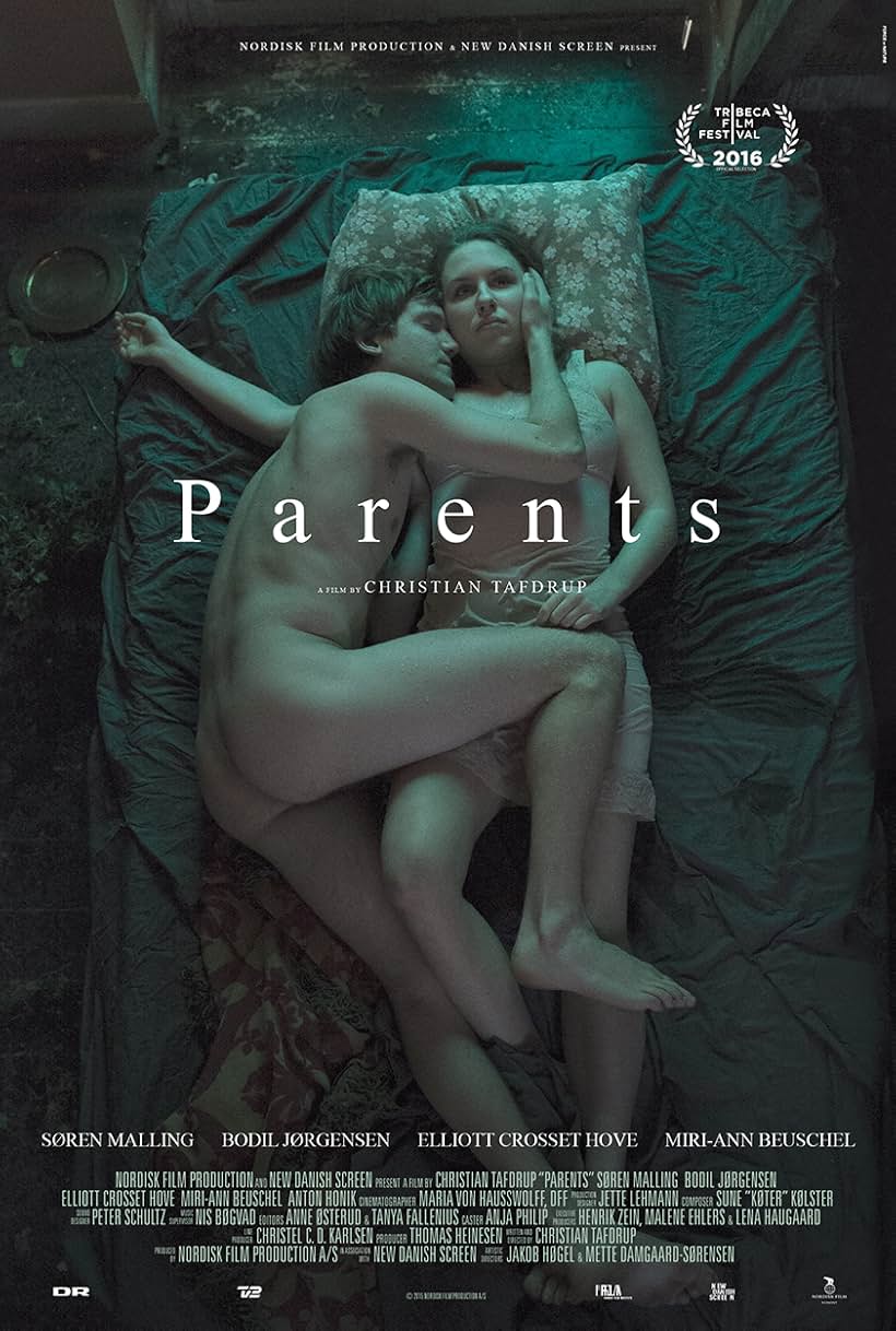 Elliott Crosset Hove and Miri Ann Beuschel in Parents (2016)