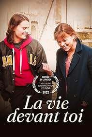 Zoé Héran and Maïra Schmitt in La vie devant toi (2022)