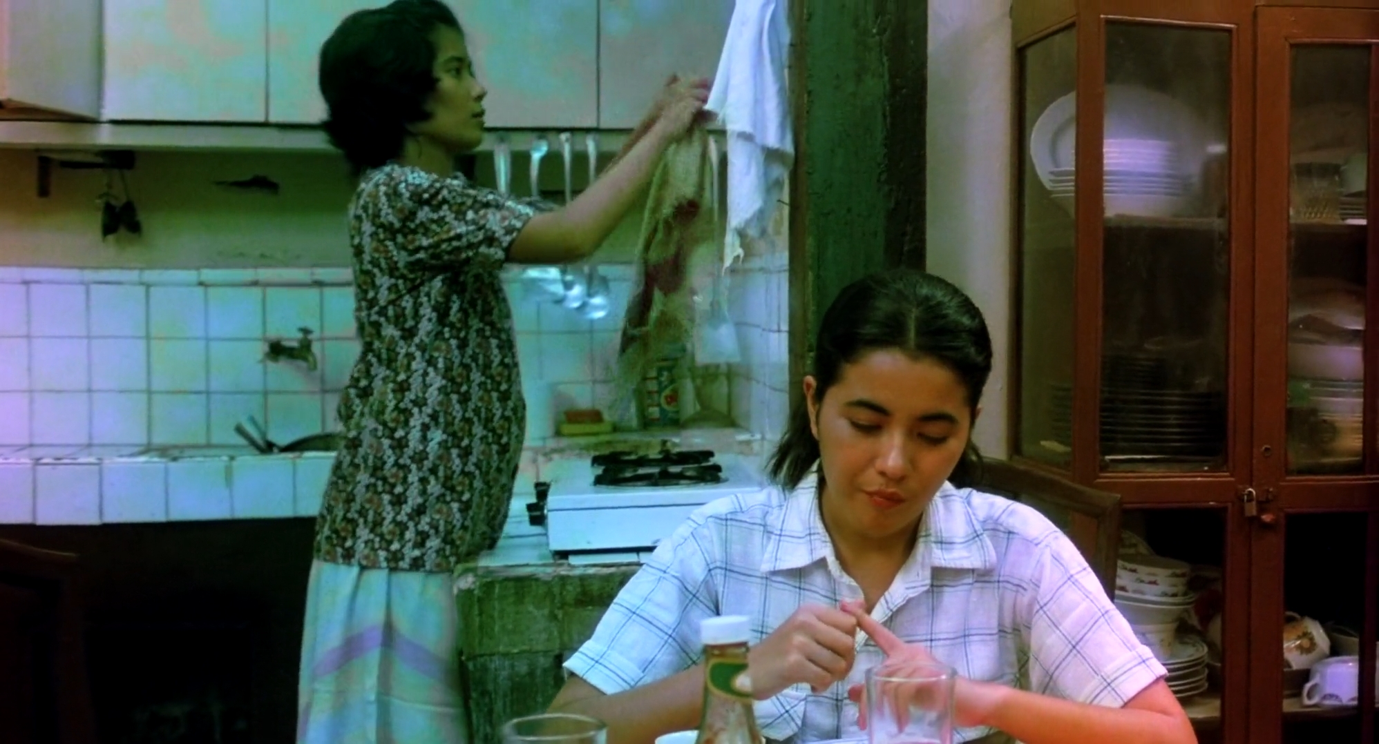 Mia Gutierrez and Lorna Tolentino in Moral (1982)