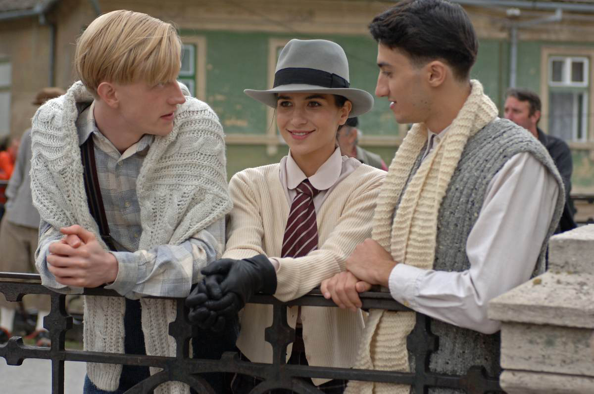 Ioana Iacob, David Zimmerschied, and Axel Moustache in The Beheaded Rooster (2007)