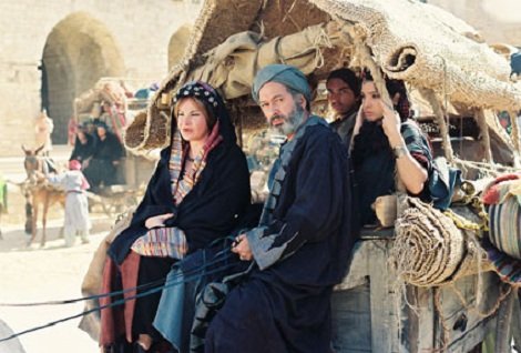 Safia El Emari, Nour El-Sherif, and Rogeena in Destiny (1997)