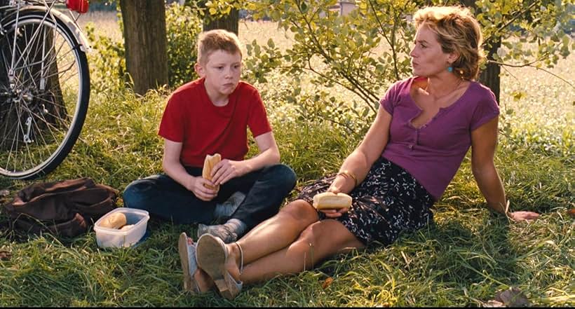 Cécile de France and Thomas Doret in The Kid with a Bike (2011)