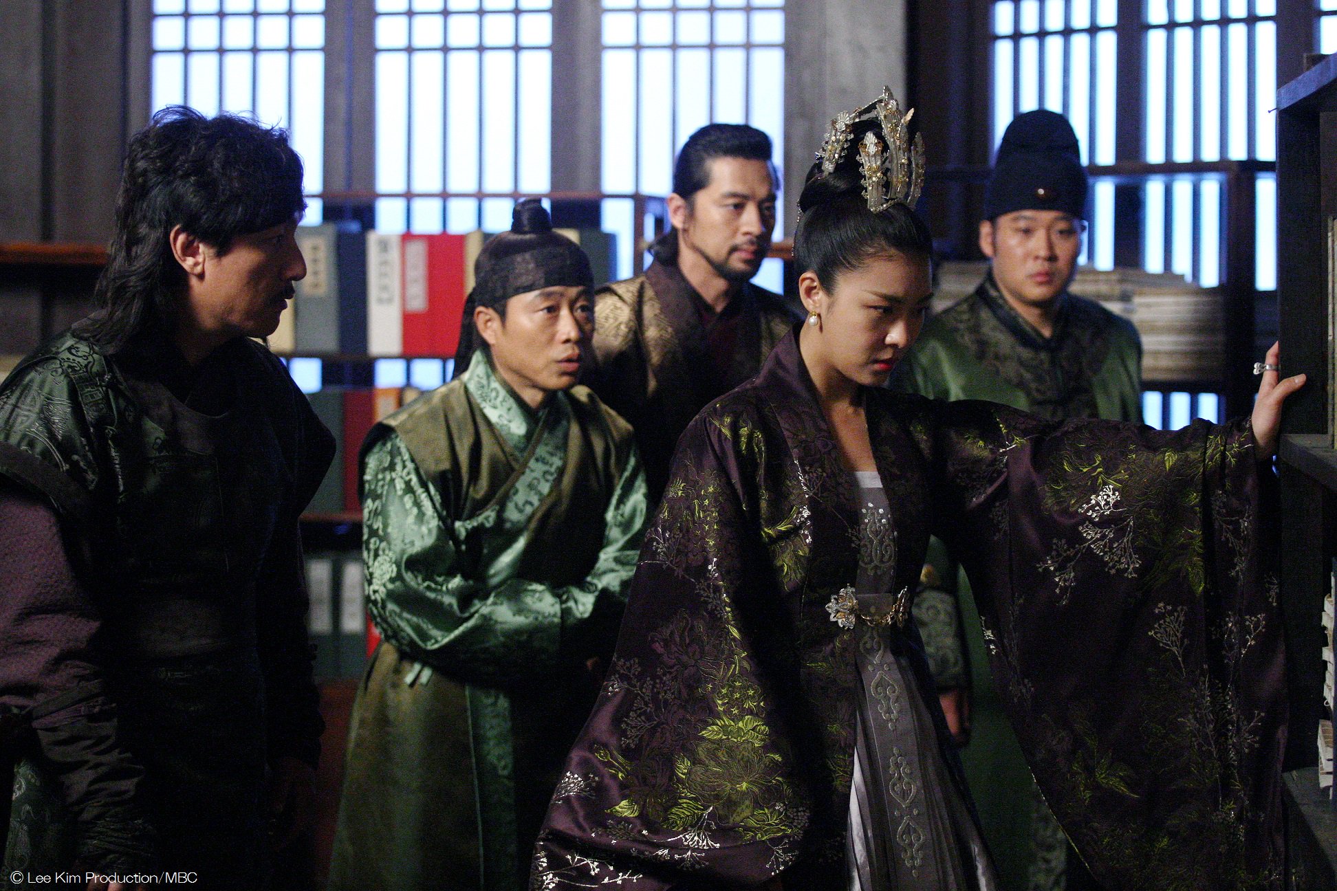 Ha Ji-Won, Lee Mun-shik, Kwon Oh-jung, Yun Yong-hyeon, and Choi Moo-seong in The Empress Ki (2013)