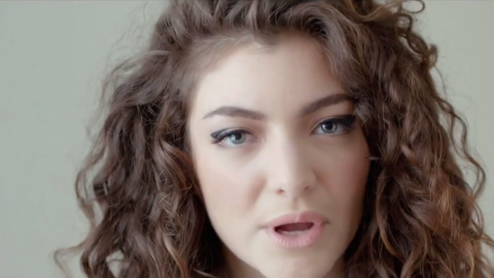 Lorde in Lorde: Royals (US Version) (2013)