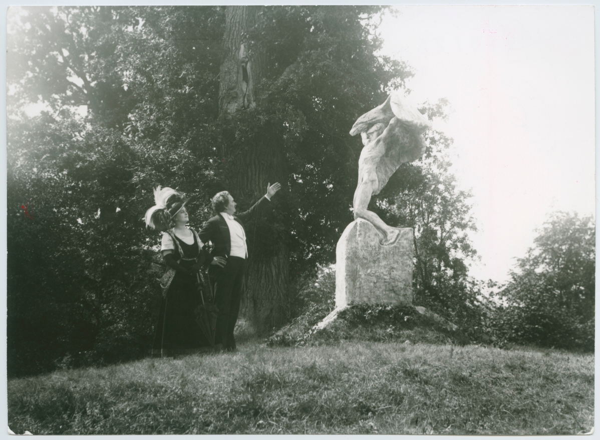 Lili Beck and Egil Eide in Vingarne (1916)