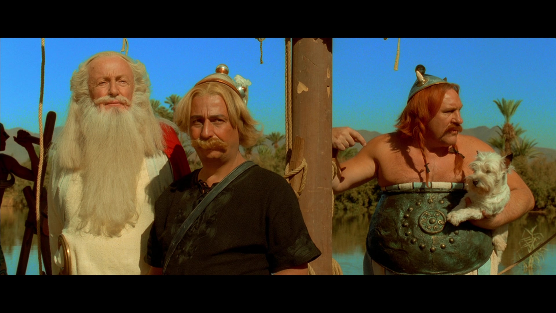 Gérard Depardieu, Christian Clavier, and Claude Rich in Asterix & Obelix: Mission Cleopatra (2002)