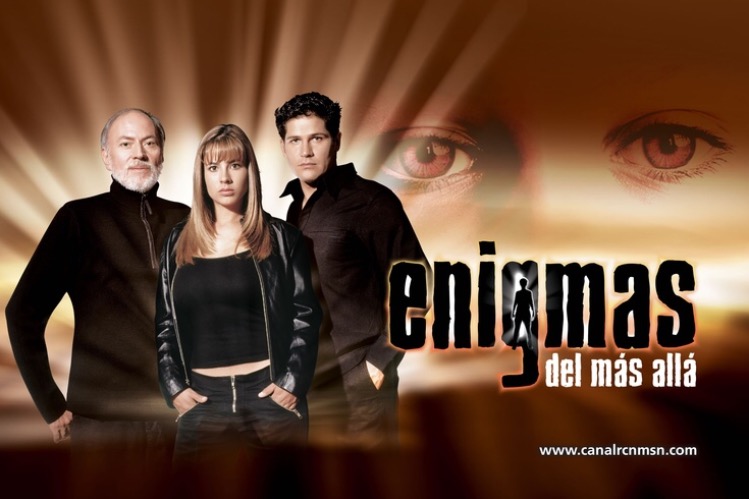 Roberto Cano, Humberto Dorado, and Carla Giraldo in Enigmas del más allá (2005)