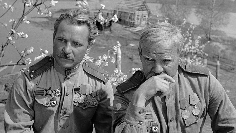 Mikhail Gluzskiy and Nikolay Gubenko in Prishyol soldat s fronta (1972)