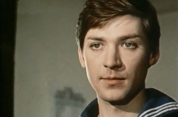 Vladimir Vikhrov in Zhenskiye radosti i pechali (1983)