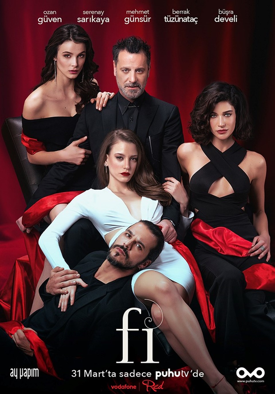 Mehmet Günsür, Ozan Güven, Berrak Tüzünataç, Serenay Sarikaya, and Büsra Develi in Fi (2017)