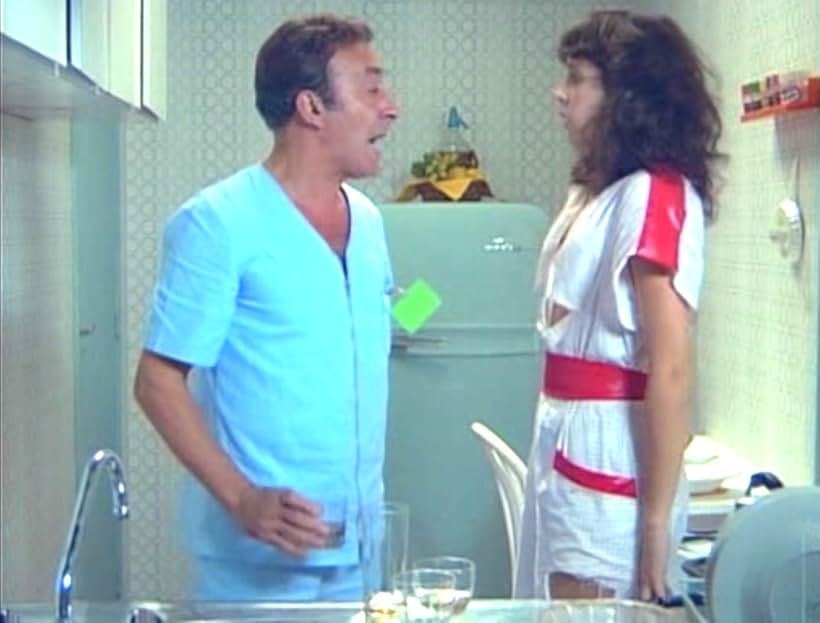 Alberto Olmedo and Alejandra Aquino in A los cirujanos se les va la mano (1980)