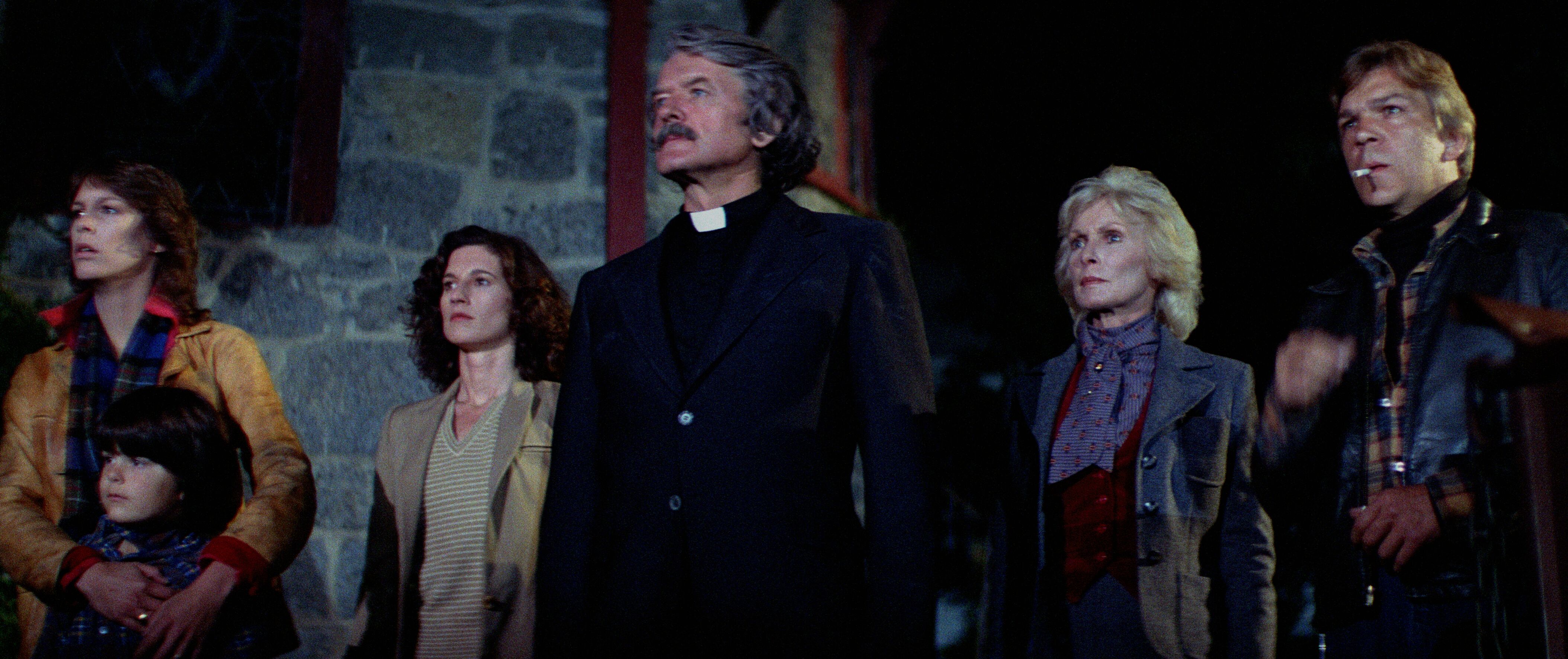 Jamie Lee Curtis, Hal Holbrook, Janet Leigh, Tom Atkins, Nancy Kyes, and Ty Mitchell in The Fog (1980)