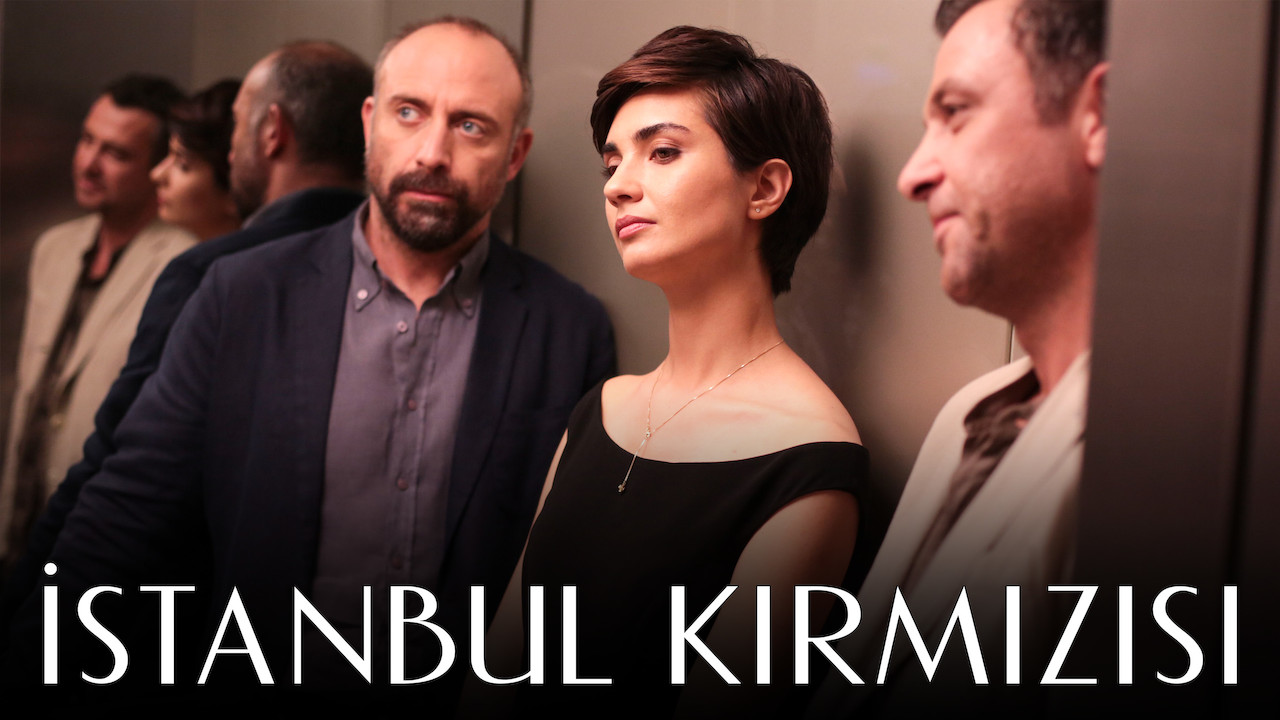 Nejat Isler, Halit Ergenç, and Tuba Büyüküstün in Istanbul Kirmizisi (2017)