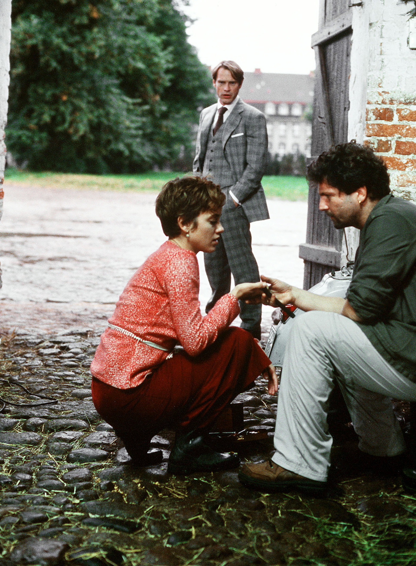 Muriel Baumeister, Pierre Besson, and Francis Fulton-Smith in Gefühle im Sturm (2002)