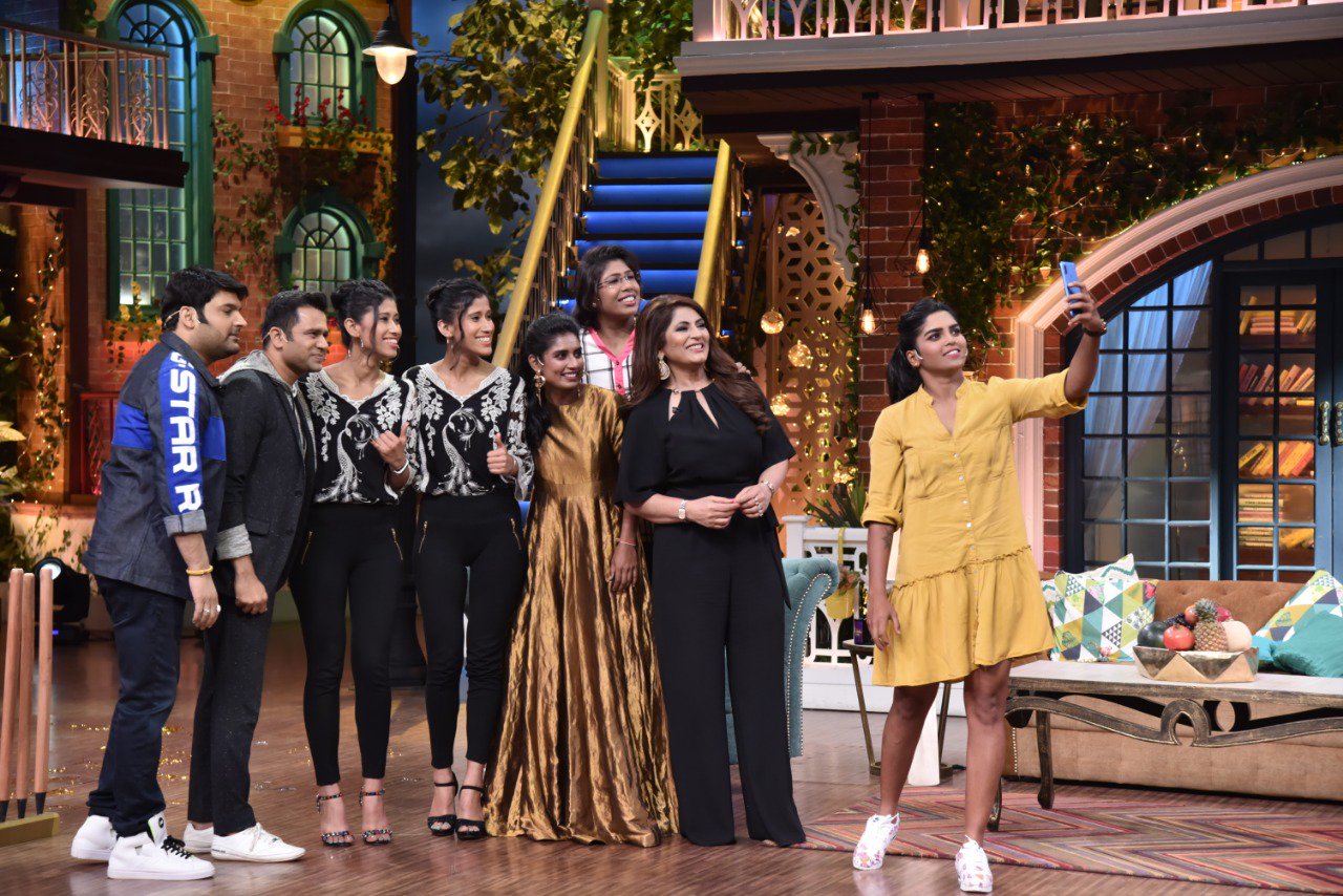 Archana Puran Singh, Mithali Raj, Jhulan Goswami, Veda Krishnamurthy, Tashi Malik, Nungshi Malik, Aakash Chopra, and Kapil Sharma in The Proud Women Cricketers of India (2019)