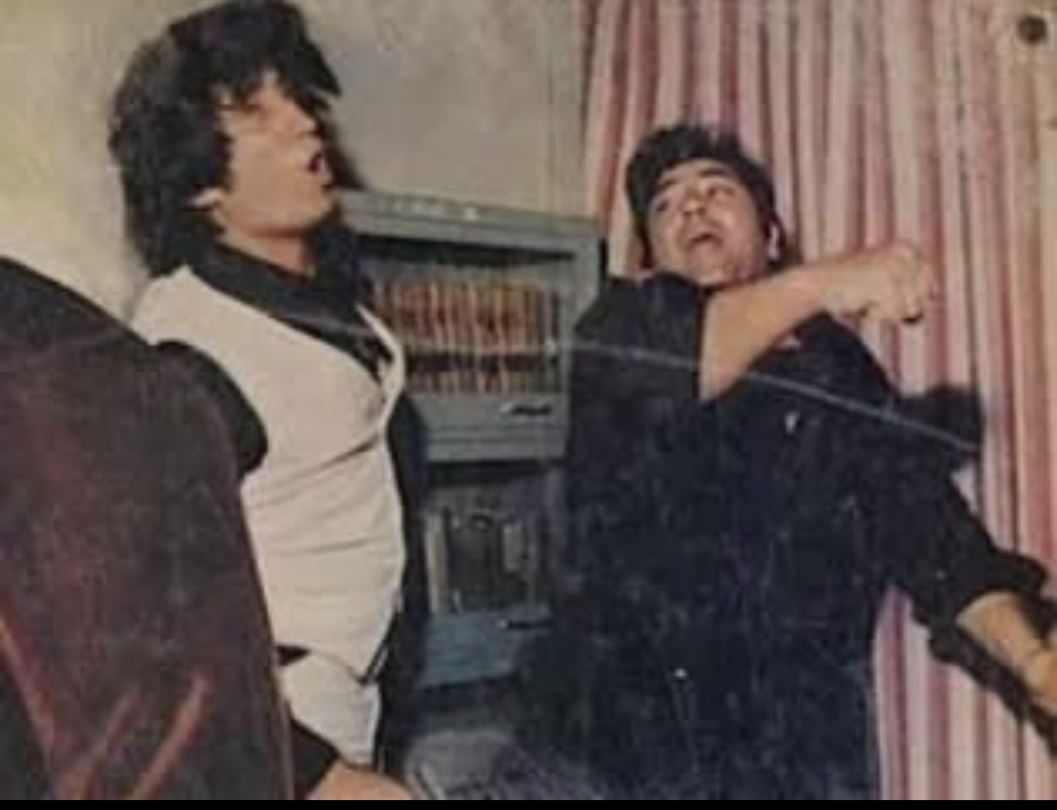 Shakti Kapoor and Amjad Khan in Josh (1981)