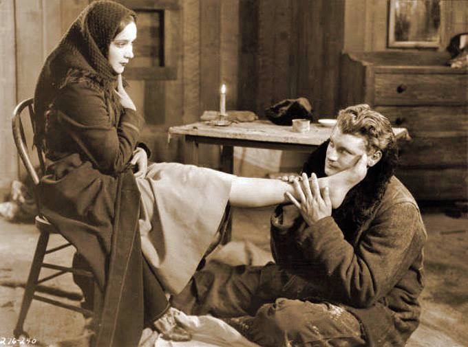 Dolores Del Río and Ralph Forbes in The Trail of '98 (1928)