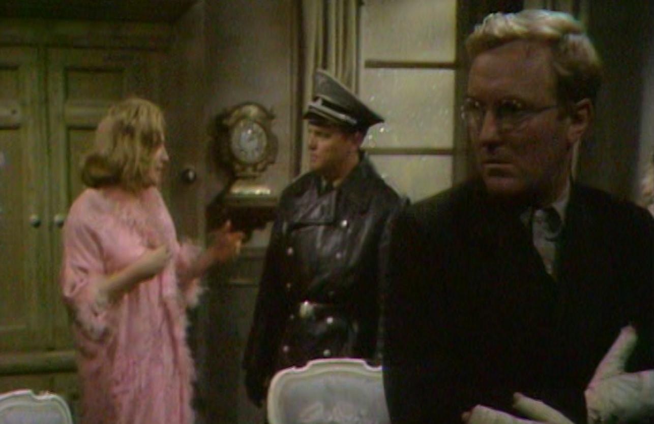 Maggie Fitzgibbon, Robert Hardy, and Philip Madoc in Manhunt (1970)