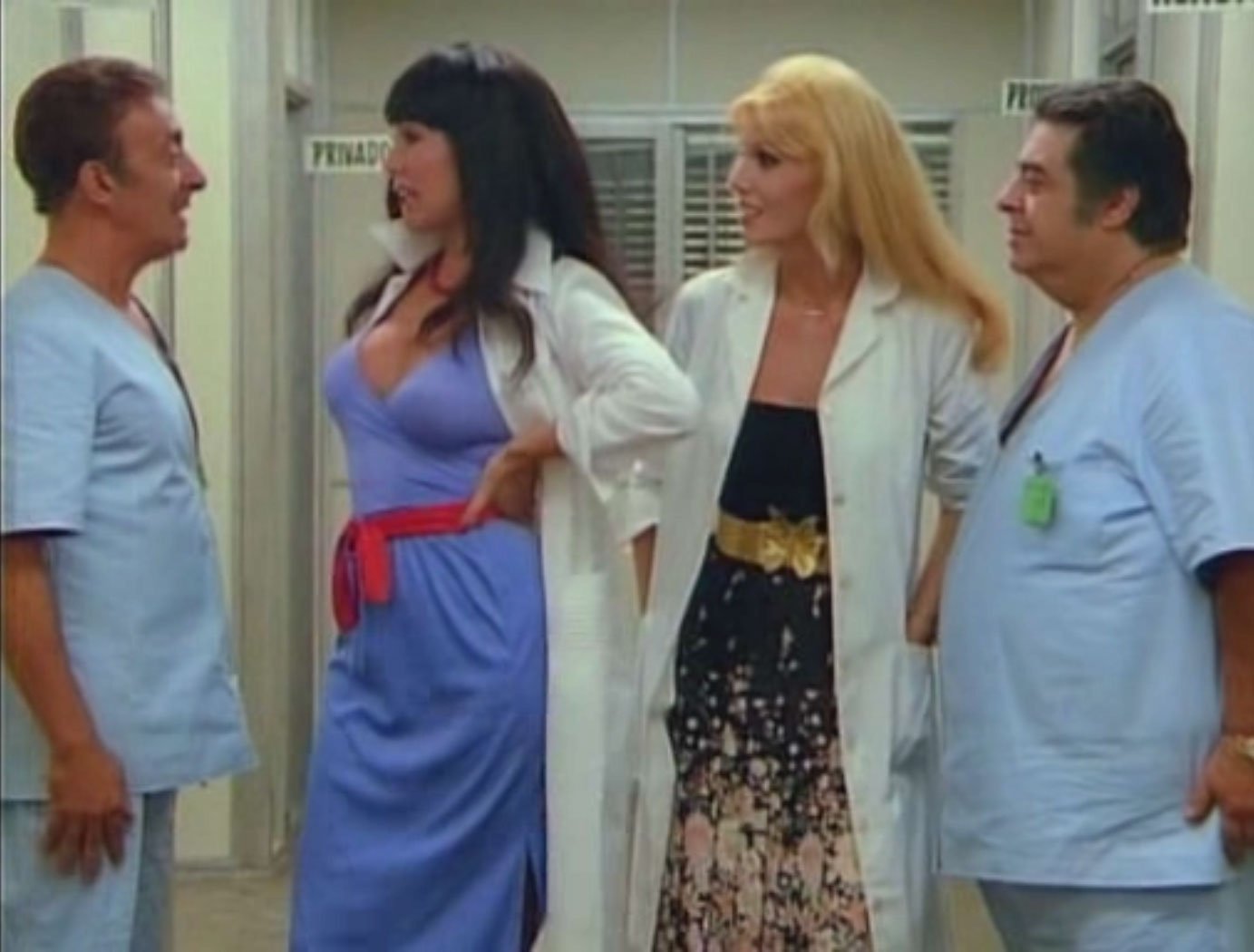 Moria Casán, Susana Giménez, Alberto Olmedo, and Jorge Porcel in A los cirujanos se les va la mano (1980)