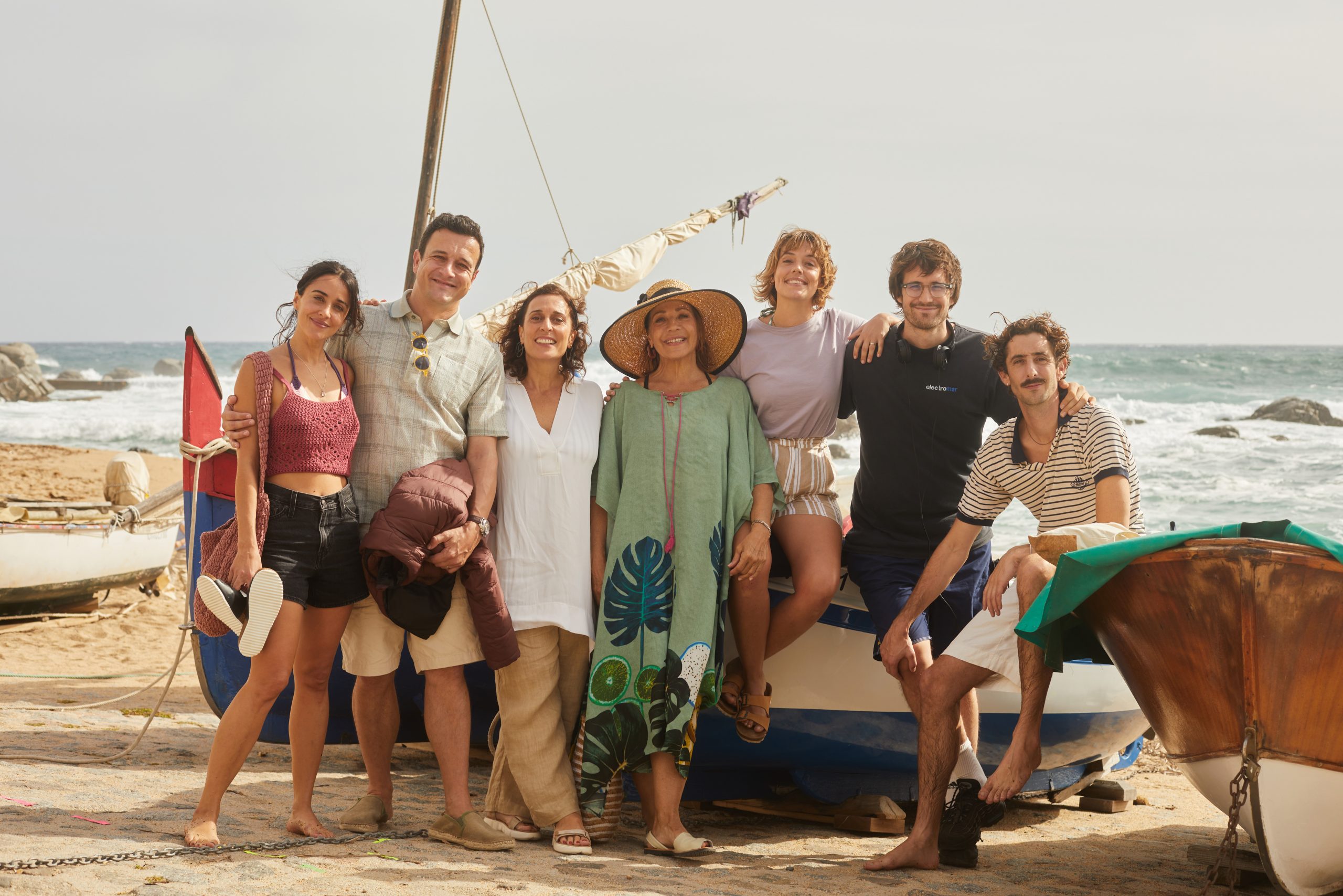 Emma Vilarasau, Clara Segura, Dani de la Orden, Macarena García, Enric Auquer, Maria Rodríguez Soto, and Jose Pérez-Ocaña in A House on Fire (2024)