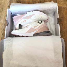 Brand new Nike Air Max 270 they just comes out in as a new model.
Check the price in any online website/store £120 please watch my other listings items
Size 5
Many other items on my listing
Please check it out