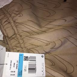 Brand new Nike jogger
Brand new Nike jogger with the main original tag and the price on
Size M